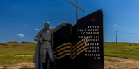 Поврежденные плиты заменили у памятника советским воинам возле села Верхняя Покровка — Хуснуллин - Луганский Информационный Центр