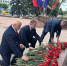 СПРАВЕДЛИВОРОССЫ В ЛУГАНСКЕ ВОЗЛОЖИЛИ ЦВЕТЫ

В день рождения Луганской Народной Республики справедливороссы – Геннадий Тараканов, Сергей Котковец и Вадим Корнеев возложили цветы к памятнику "Они отстояли Родину". Почтили память тех, кто отважно защищал Отчизну в разные годы, не щадя себя бил врага ради светлого и благополучного будущего своей страны, своего народа.

Возложили цветы к бюсту первого Главы ЛНР Валерию Болотову на площади Героев Великой Отечественной войны. Мы со справедливороссами едины во мнении, что имя Валерия Болотова прочно заняло свое место не только в истории Луганщины, а в истории всей великой России. В сентябре 2022 года первому Главе ЛНР было присвоено звание Героя Республики (посмертно).

Минутой молчания почтили нашего земляка за то, что он был первым, кто смог организовать достойное сопротивление киевско-натовской хунте и не отдал им столицу Республики.

Нам есть кем гордиться и на чьих примерах воспитывать молодежь.

Вечная память всем павшим за свободу Родины... Здоровья, силы духа и воинской удачи тем, кто сегодня защищает ее рубежи от врага! - Справедливая Россия