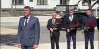 В Луганске почтили память жертв авиаудара ВСУ 2 июня 2014 года - Правительство ЛНР