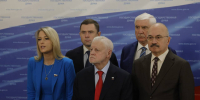 На съезде отметила, что недавно прошел Единый день голосования. От нашей партии избраны 1200 депутатов. Мы стали 3-ими по числу мандатов. Это огромная, общая победа и доверие миллионов людей, которые хотят справедливости, патриотизма и заботы о простых семьях - Справедливая Россия