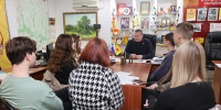 Сегодня руководитель фракции "СПРАВЕДЛИВАЯ РОССИЯ" в Народном Совете ЛНР Геннадий Тараканов встретился с группой студентов 2 – го курса Луганского Государственного Педагогического университета - Справедливая Россия