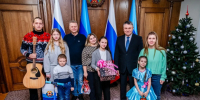 Пасечник вручил подарки четырем юных участникам «Елок желаний» из ЛНР - Луганский Информационный Центр