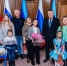 Леонид Пасечник: «В преддверии Нового года вручил подарки четырем юным жителям республики» - Жизнь Луганска