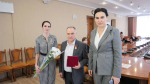 Знак "За заслуги перед Луганском" вручили луганскому поэту Андрею Медведенко