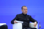 Медведев стал главным редактором школьных учебников по обществознанию